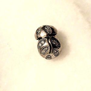 Pandora Retired Leaves Clip